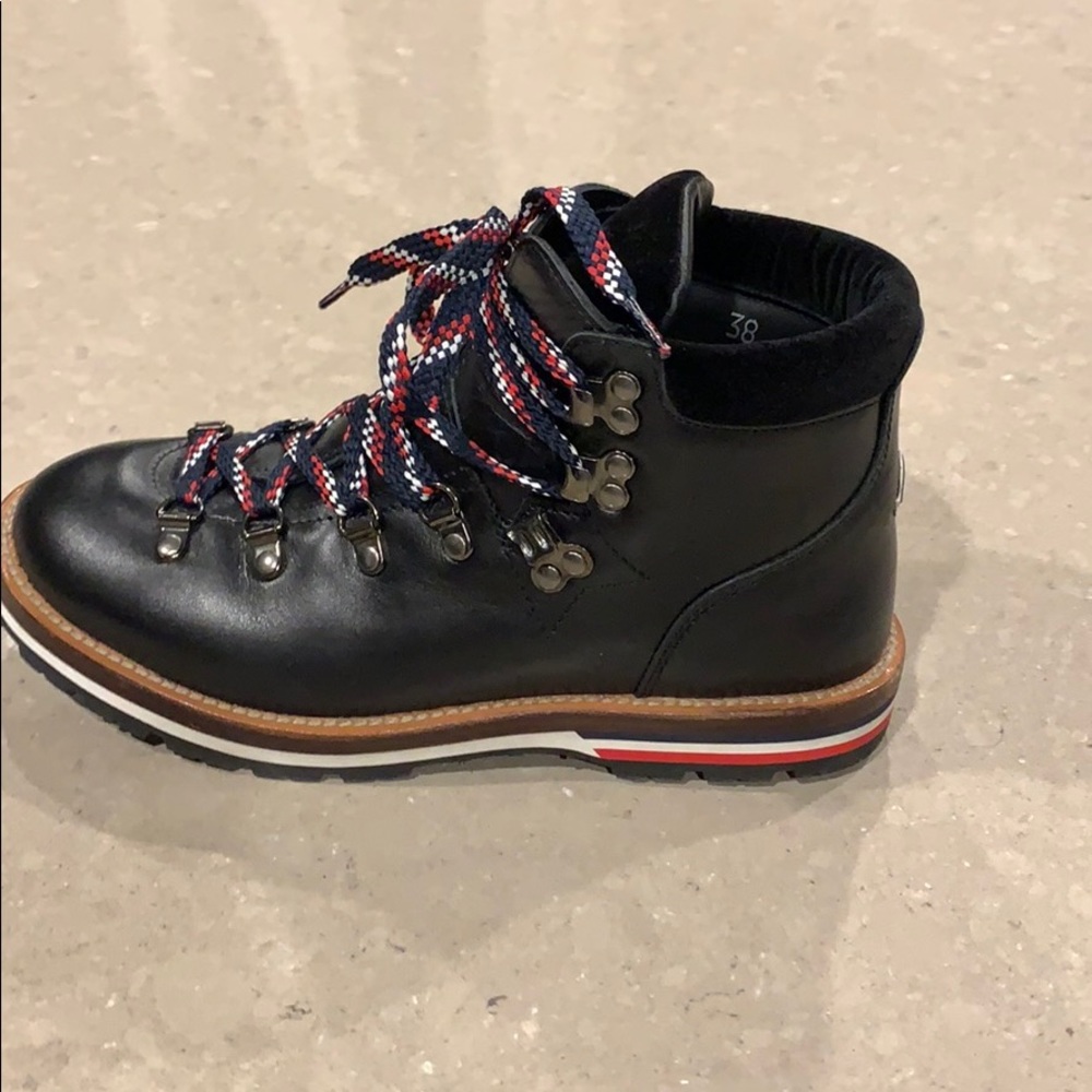 Moncler Blanche boot. PRICE FIRM. Mint- worn once